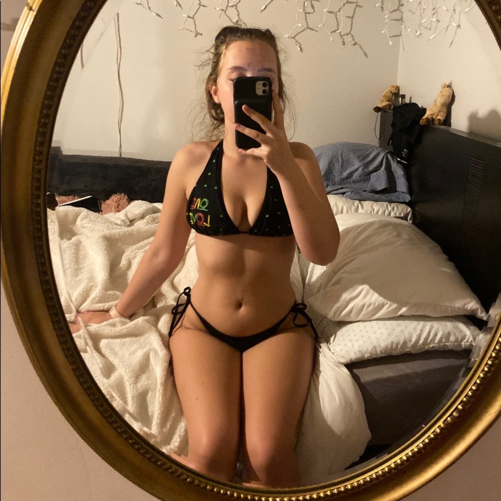 Spencer’s One Love Bikini Size Large 💚🍁